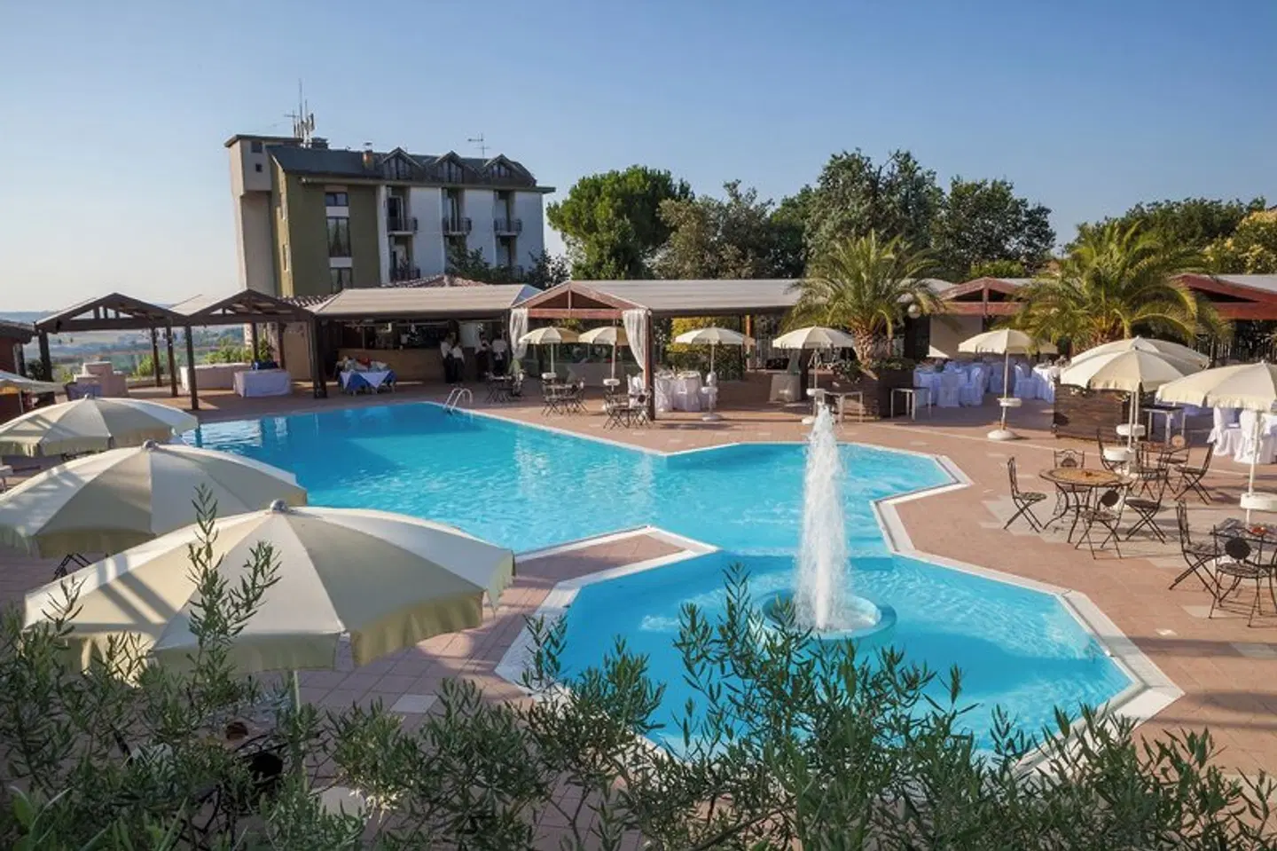 La Cantinella OUTDOOR_POOL
