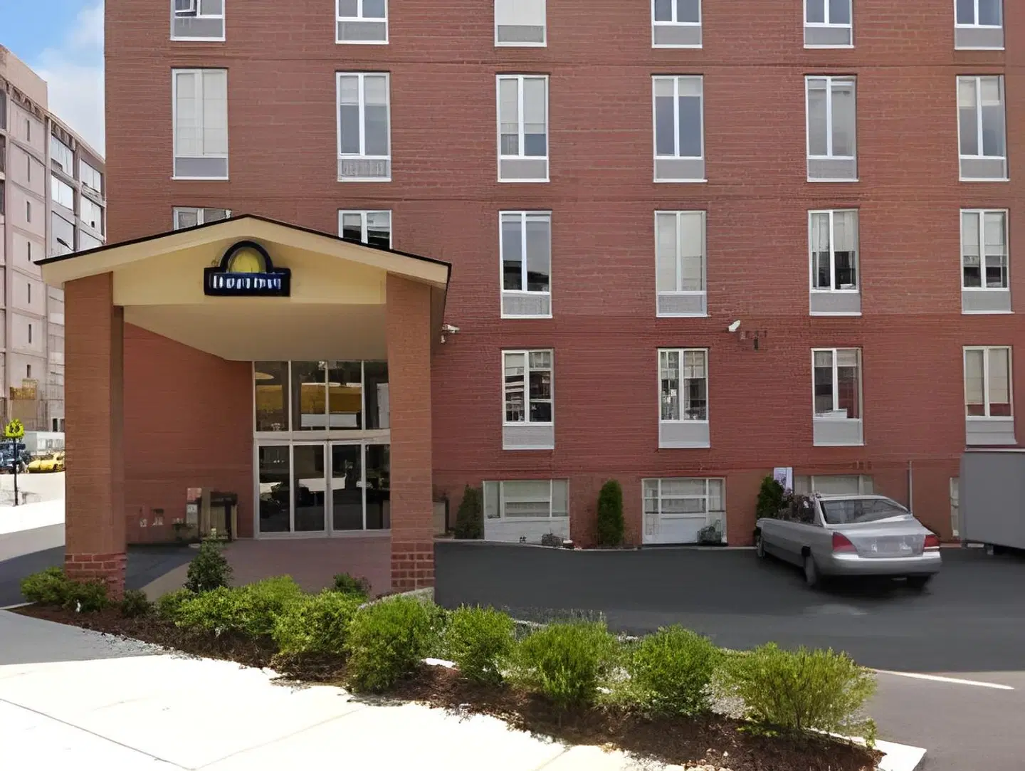 Days Inn by Wyndham Long Island City EXTERIOR
