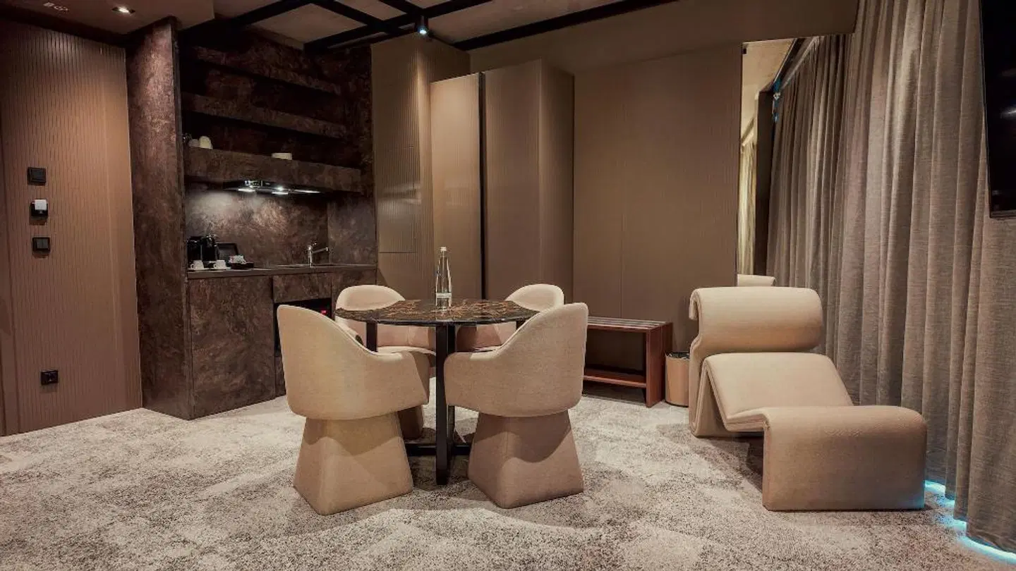 Bellman Hotel Bar