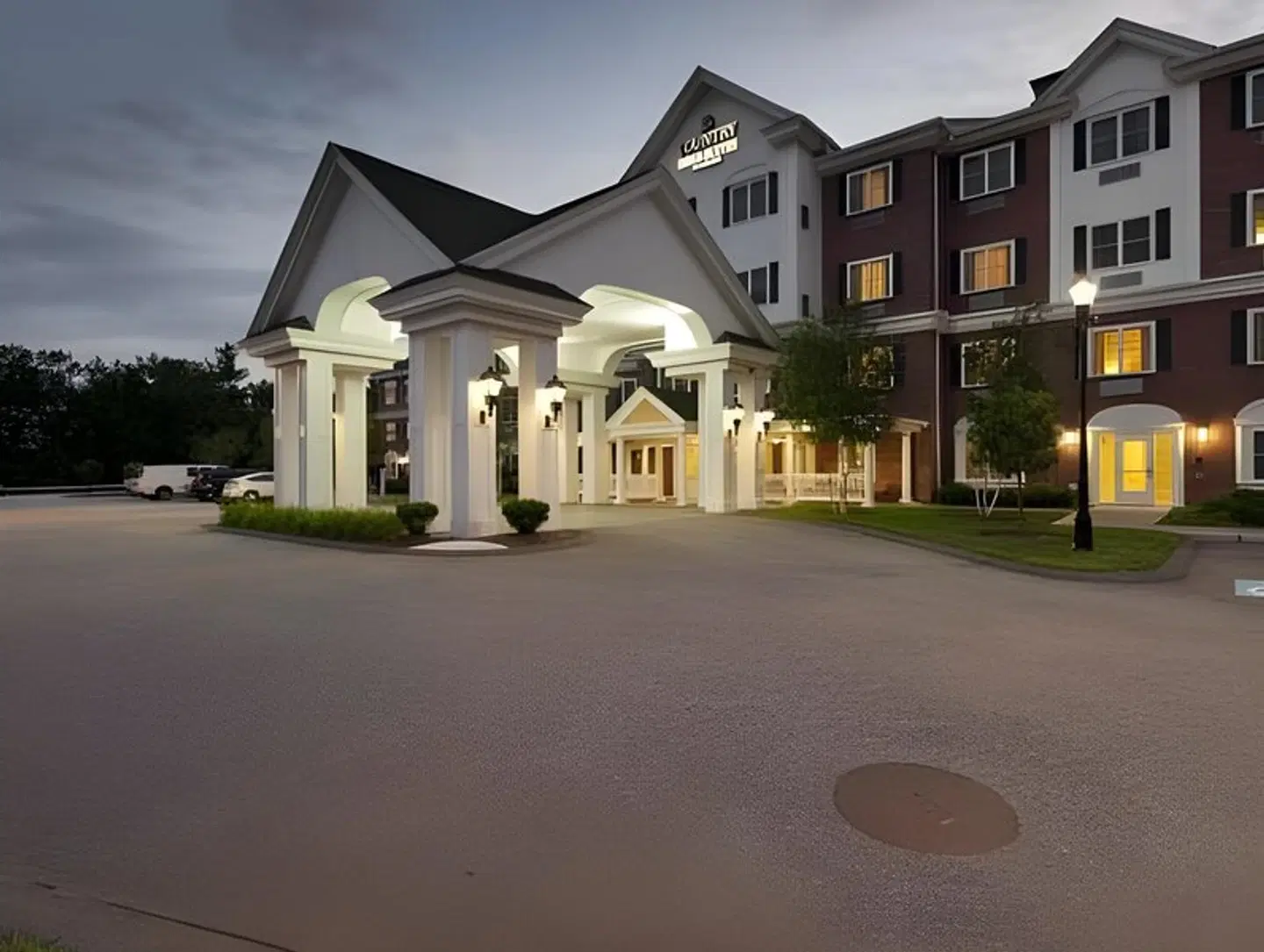 Country Inn & Suites by Radisson, Manchester Airport, NH EXTERIOR