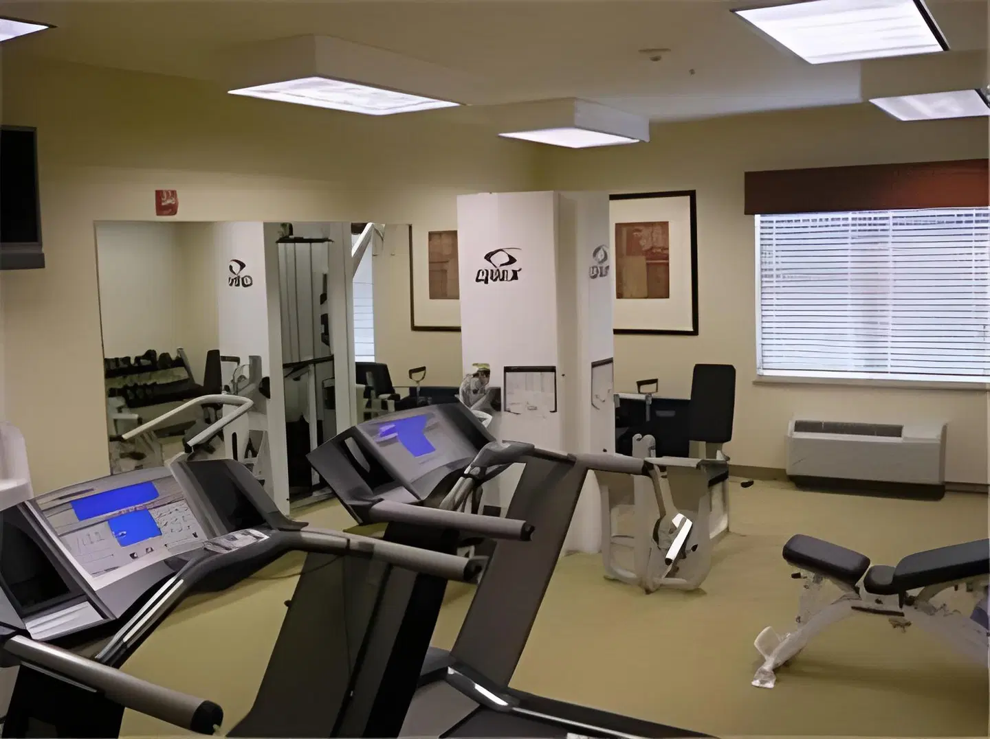 Country Inn & Suites by Radisson, Manchester Airport, NH SPORTS_AND_LEISURE