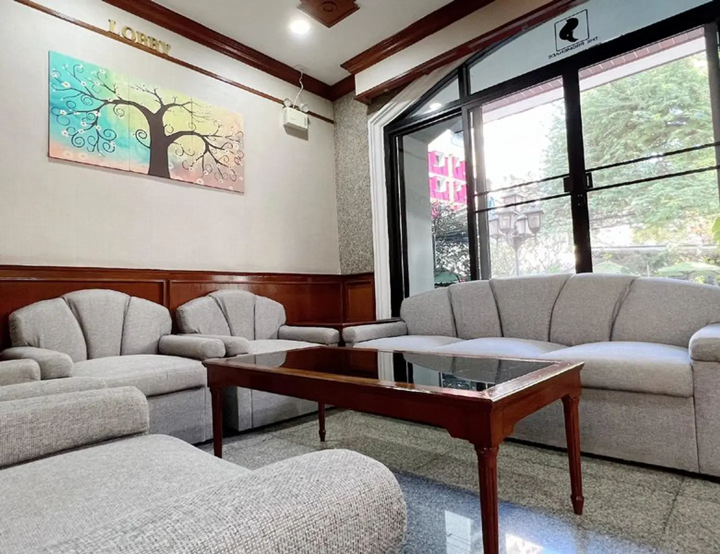 The Promenade LOUNGE_LOBBY