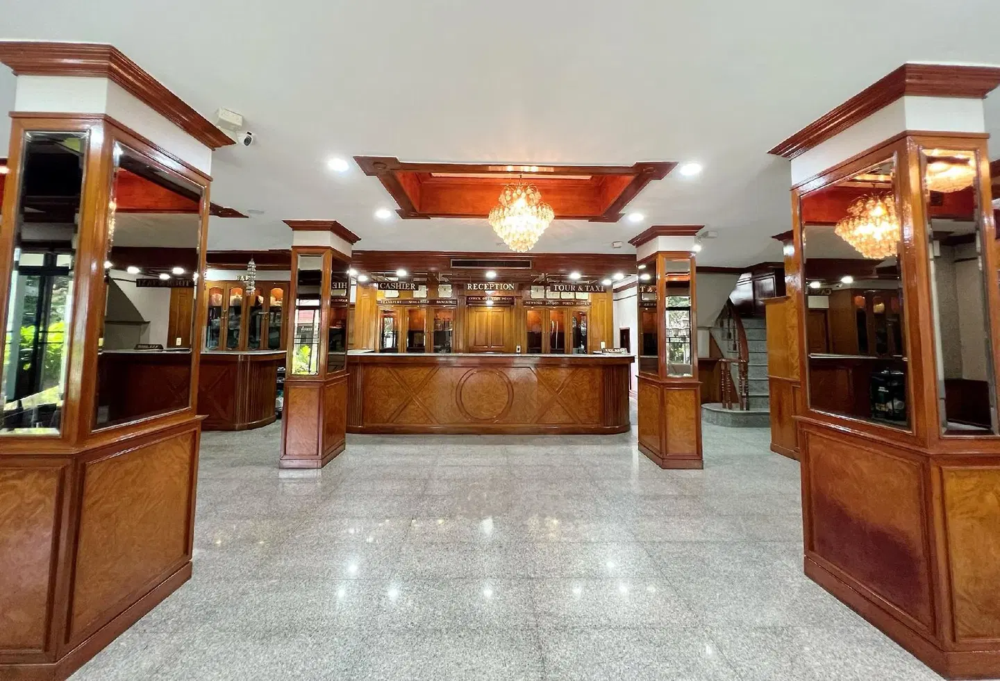 The Promenade Bar