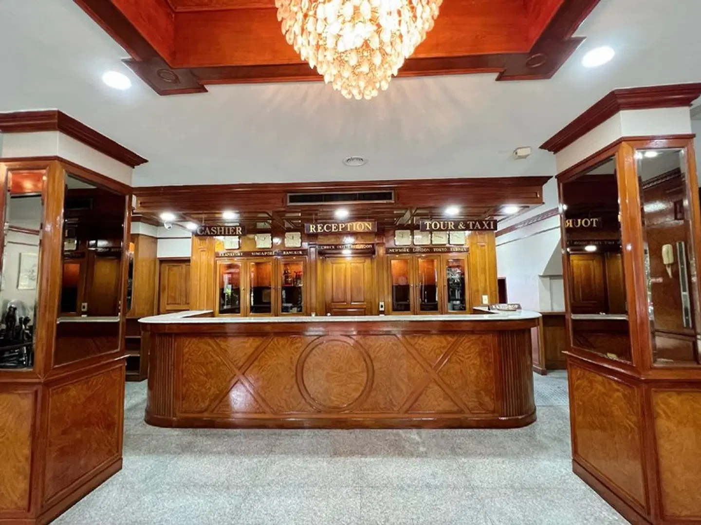 The Promenade Bar