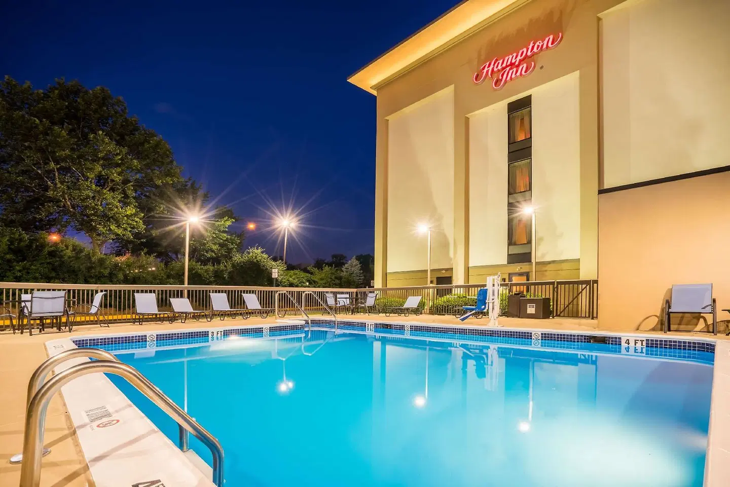 Hampton Inn Plymouth Meeting OUTDOOR_POOL