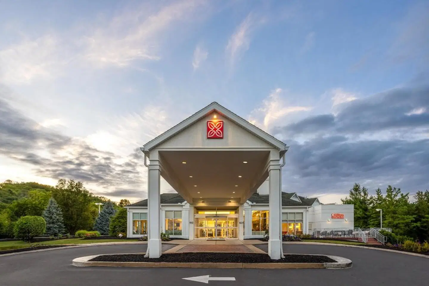 Hilton Garden Inn State College EXTERIOR