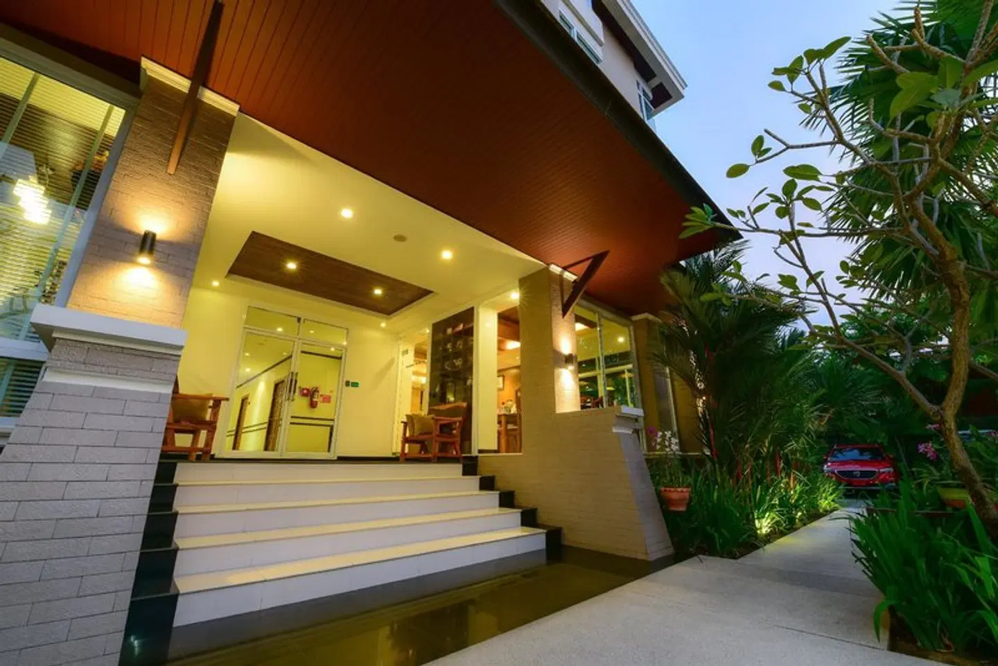 Rapeepan Ville Hotel EXTERIOR