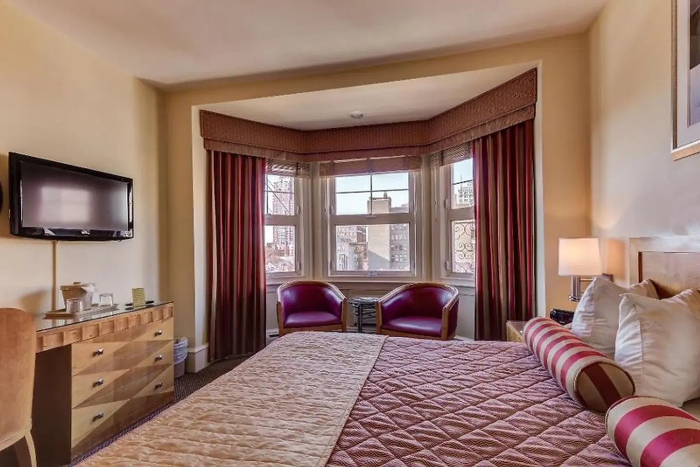 Alexander Inn ROOM_EXAMPLE