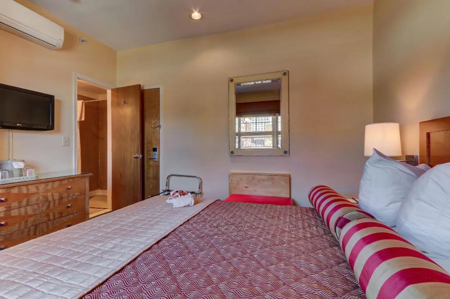 Alexander Inn ROOM_EXAMPLE