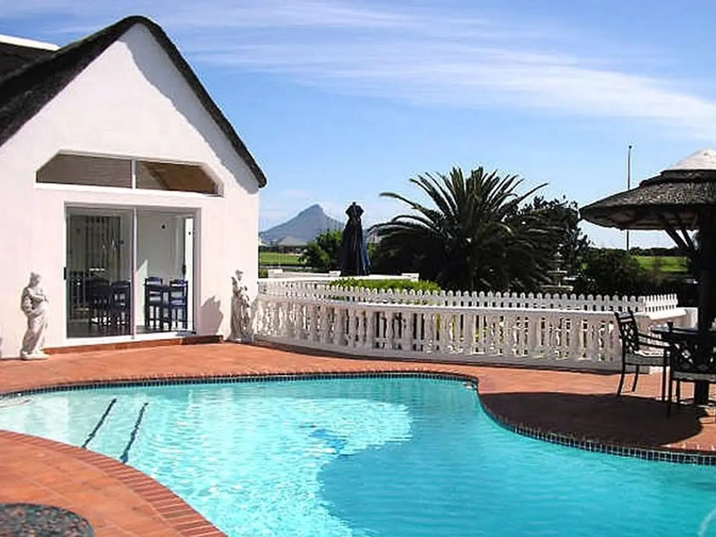 Lagoon Lodge OUTDOOR_POOL