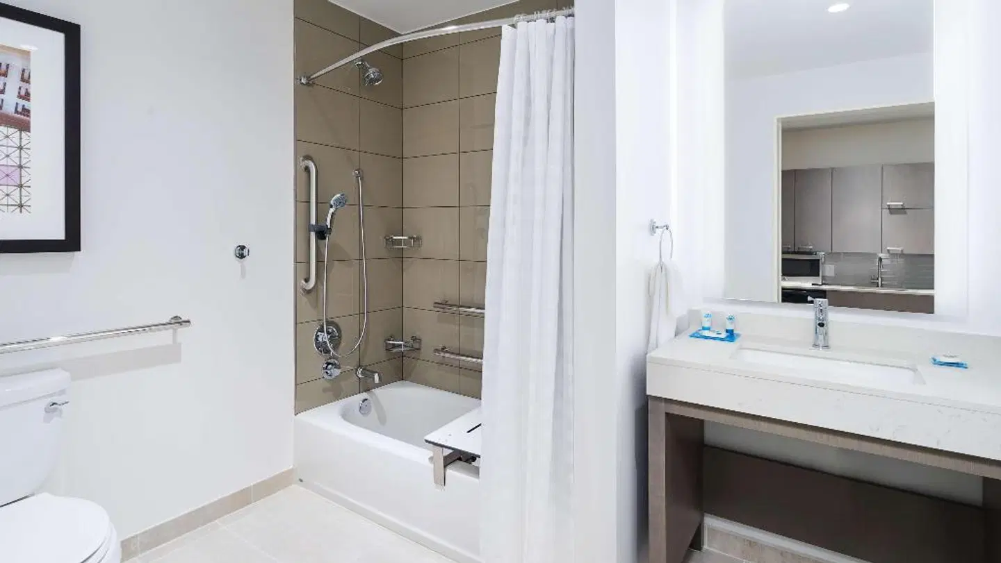 Hyatt House Washington DC / The Wharf Badezimmer