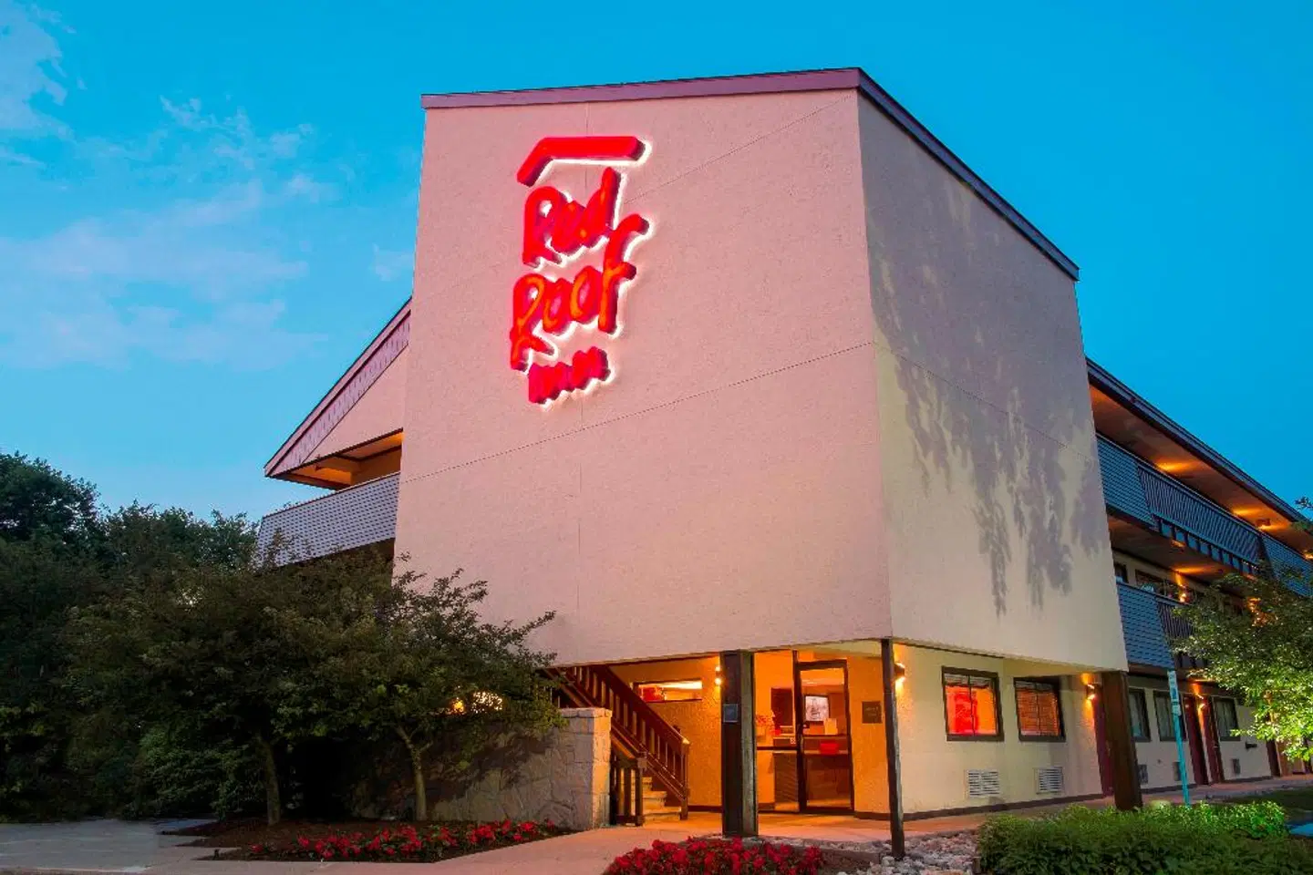 Red Roof Inn of Oxford Valley EXTERIOR