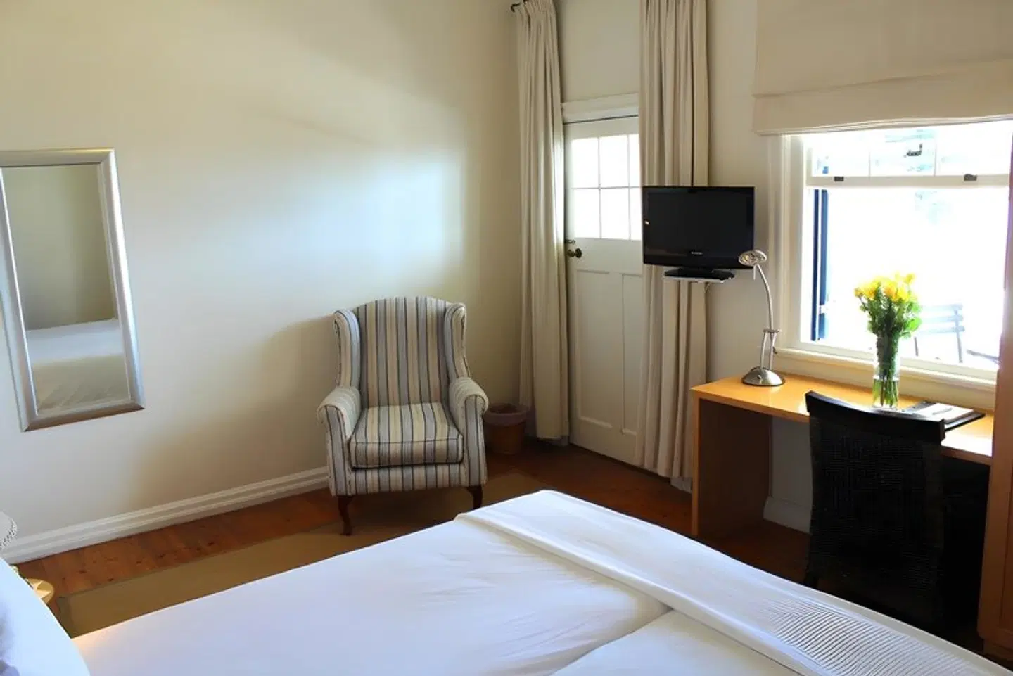 The Walden Suites ROOM_EXAMPLE