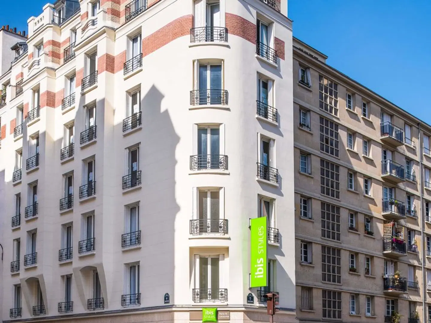 ibis Styles Paris 15 Lecourbe EXTERIOR