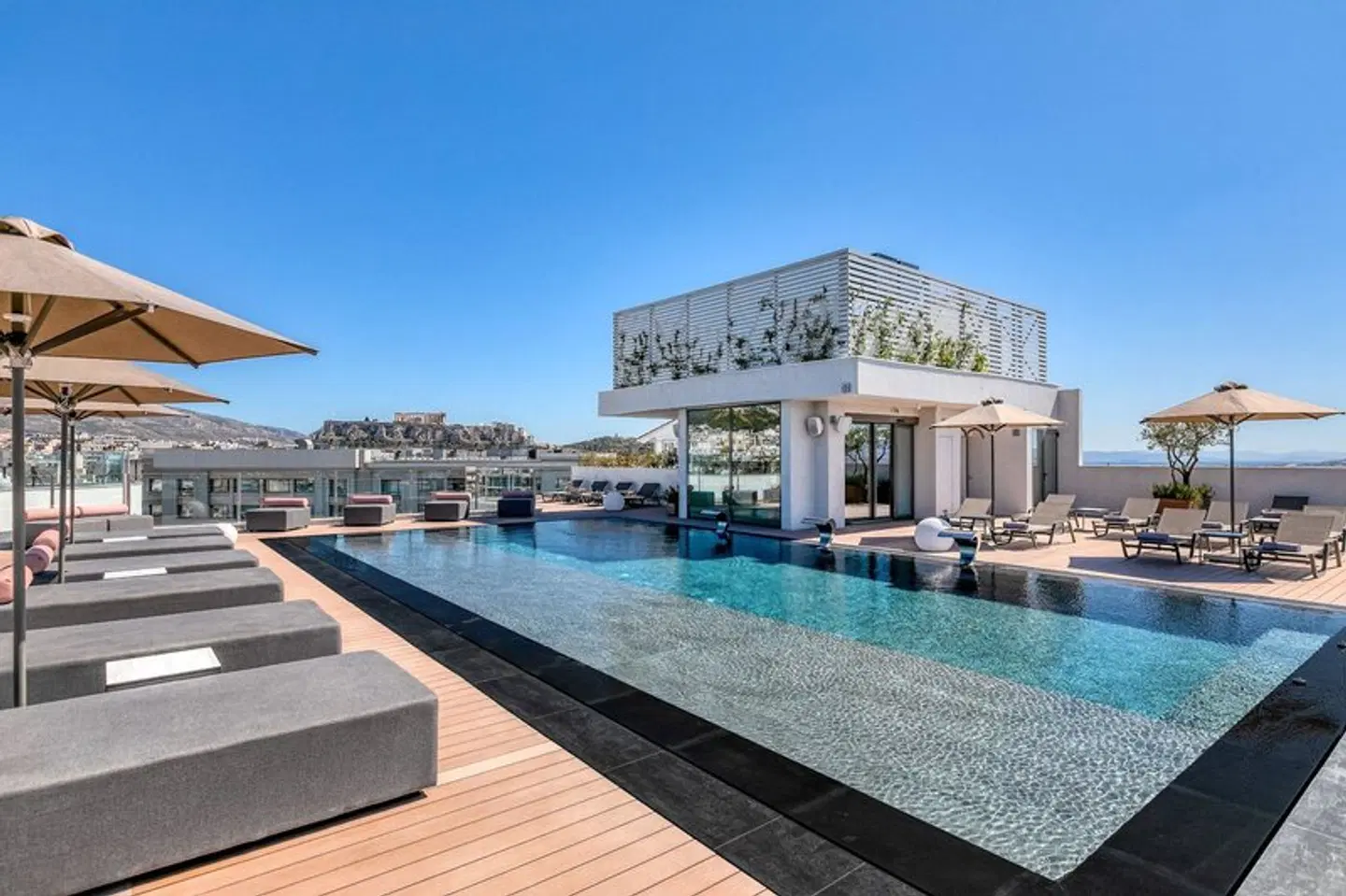 The Stanley OUTDOOR_POOL