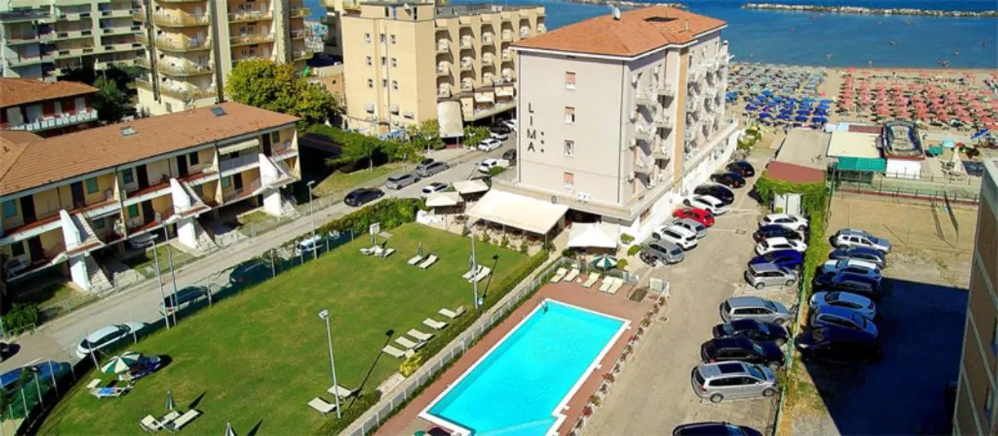 Lima OUTDOOR_POOL