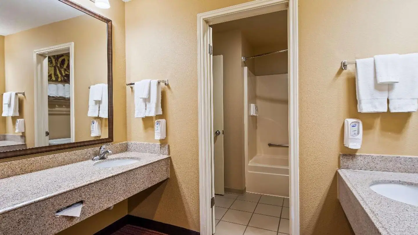 Best Western Plus Fiesta Inn Badezimmer