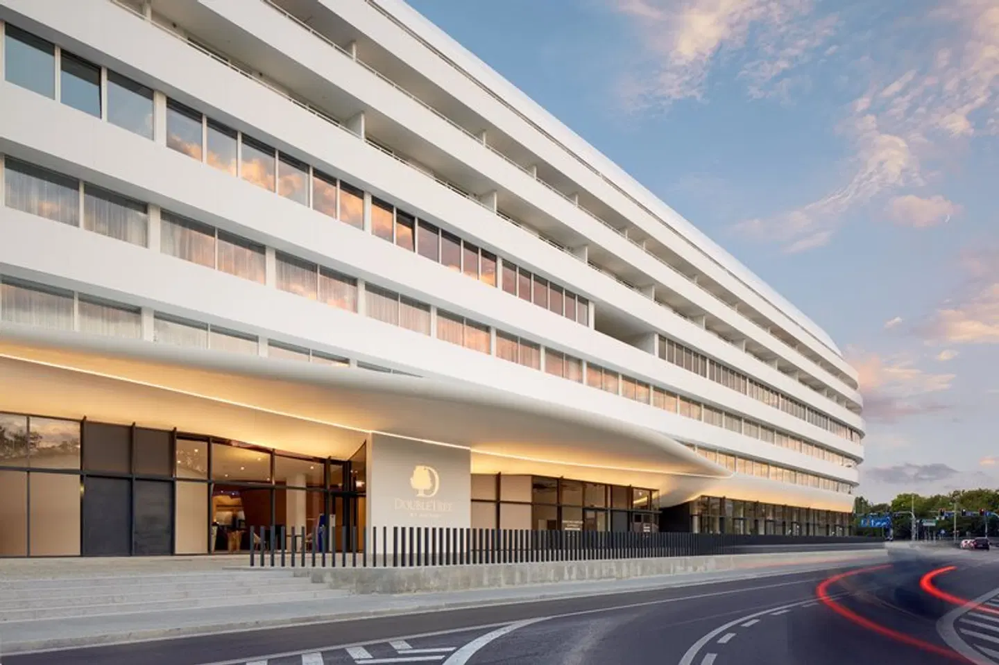 DoubleTree by Hilton Wroclaw EXTERIOR
