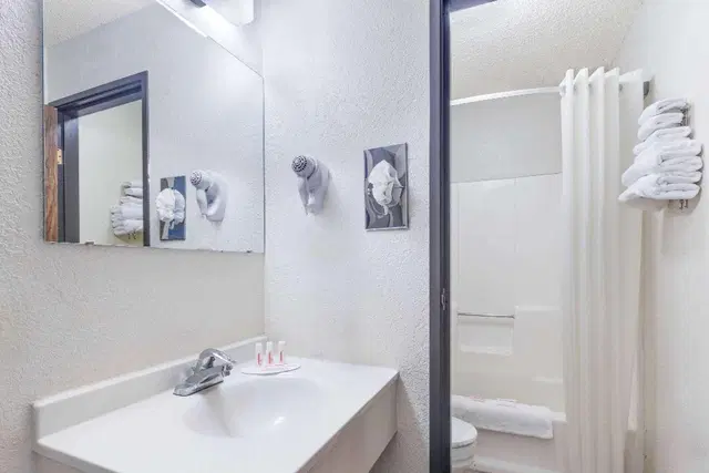 Super 8 by Wyndham Lake Havasu City Badezimmer