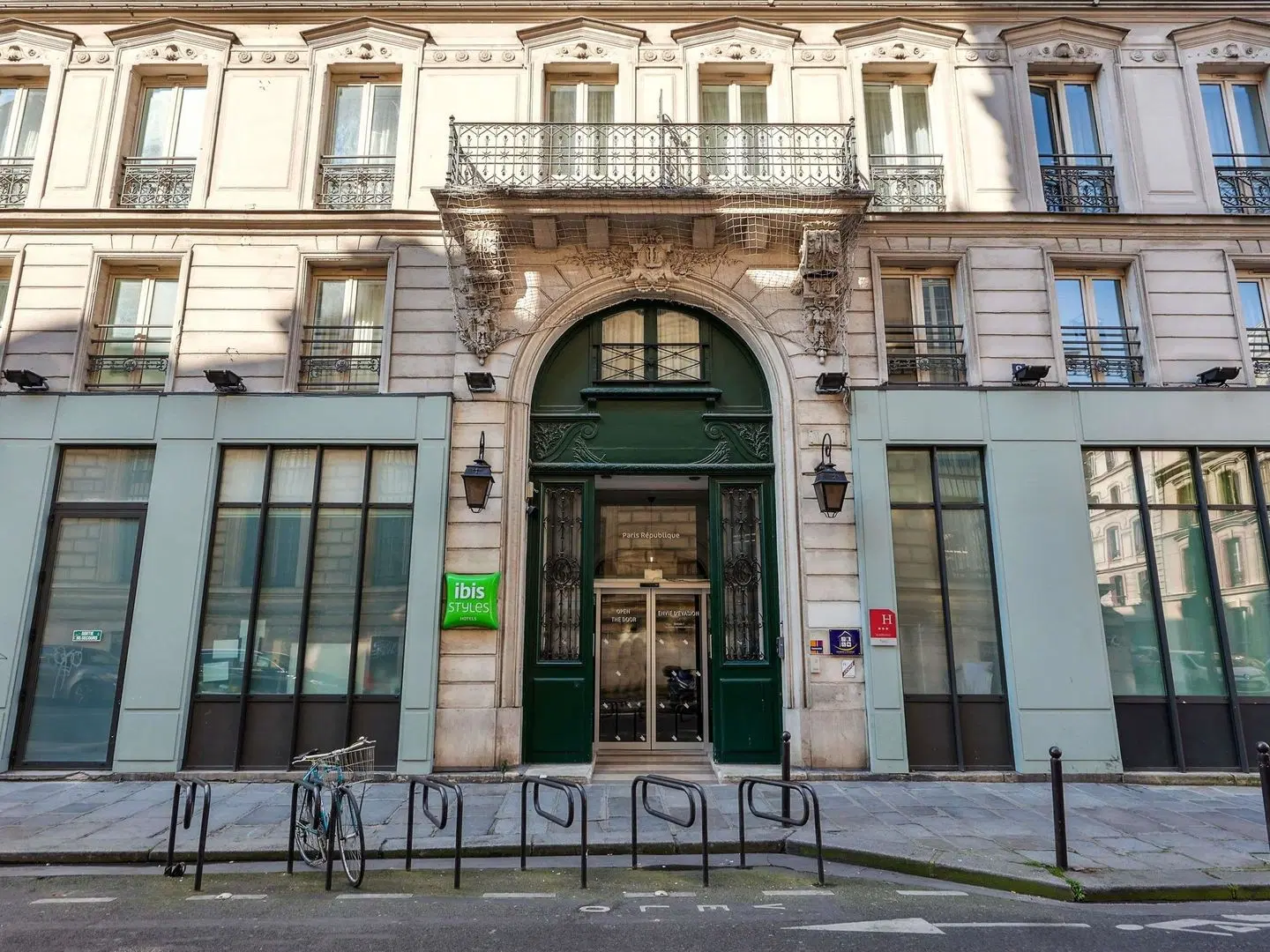 ibis Styles Paris République EXTERIOR