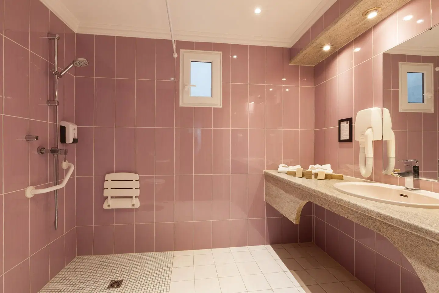Grand Hôtel Amelot Badezimmer