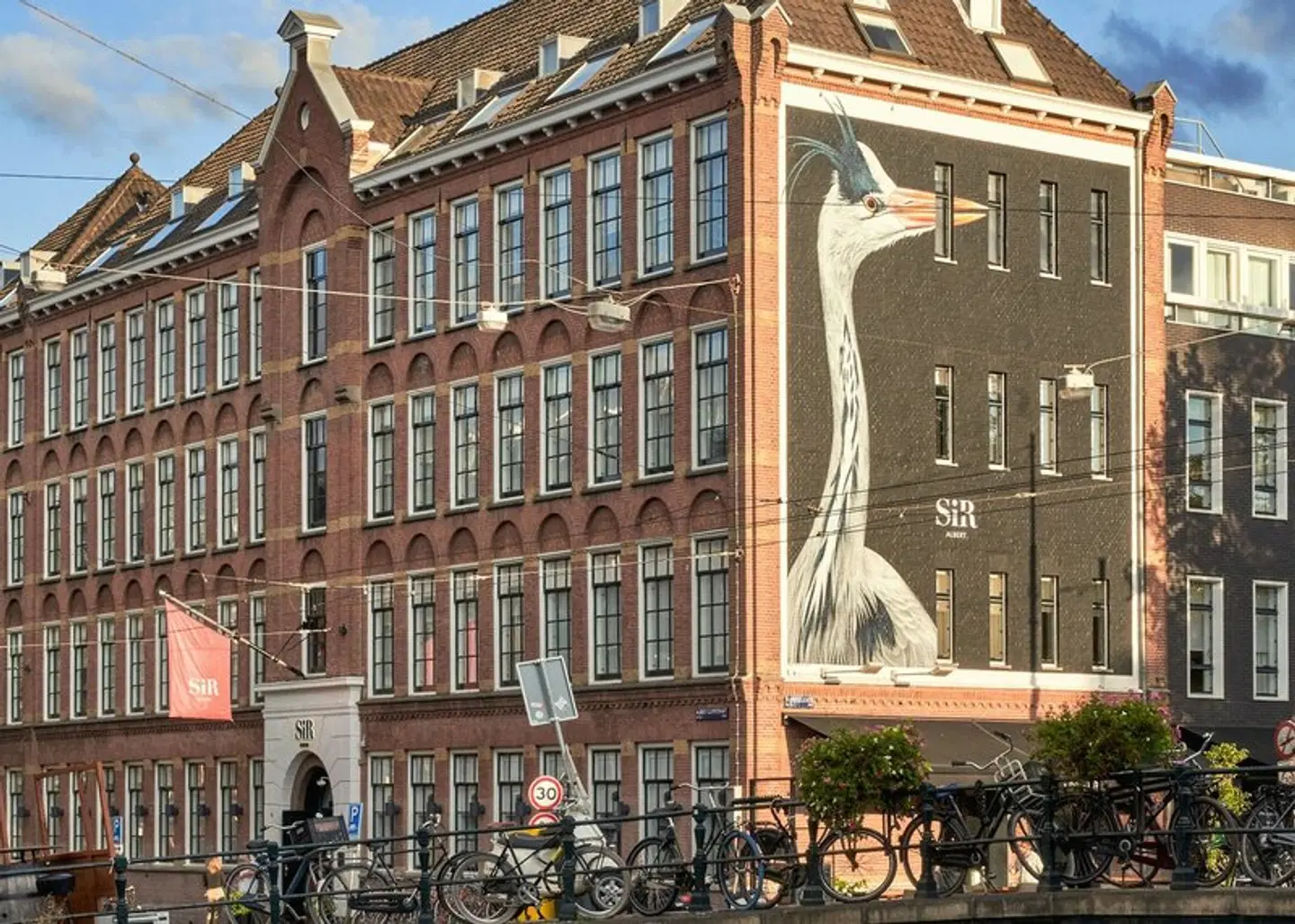 Sir Albert EXTERIOR