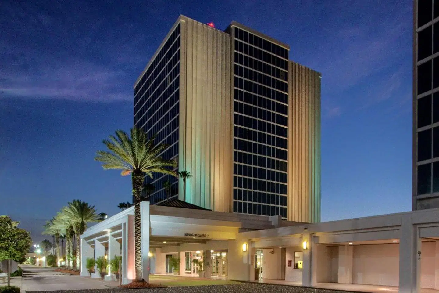 DoubleTree by Hilton at the Entrance to Universal Orlando EXTERIOR