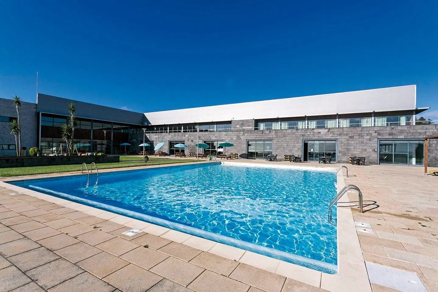 Colombo OUTDOOR_POOL