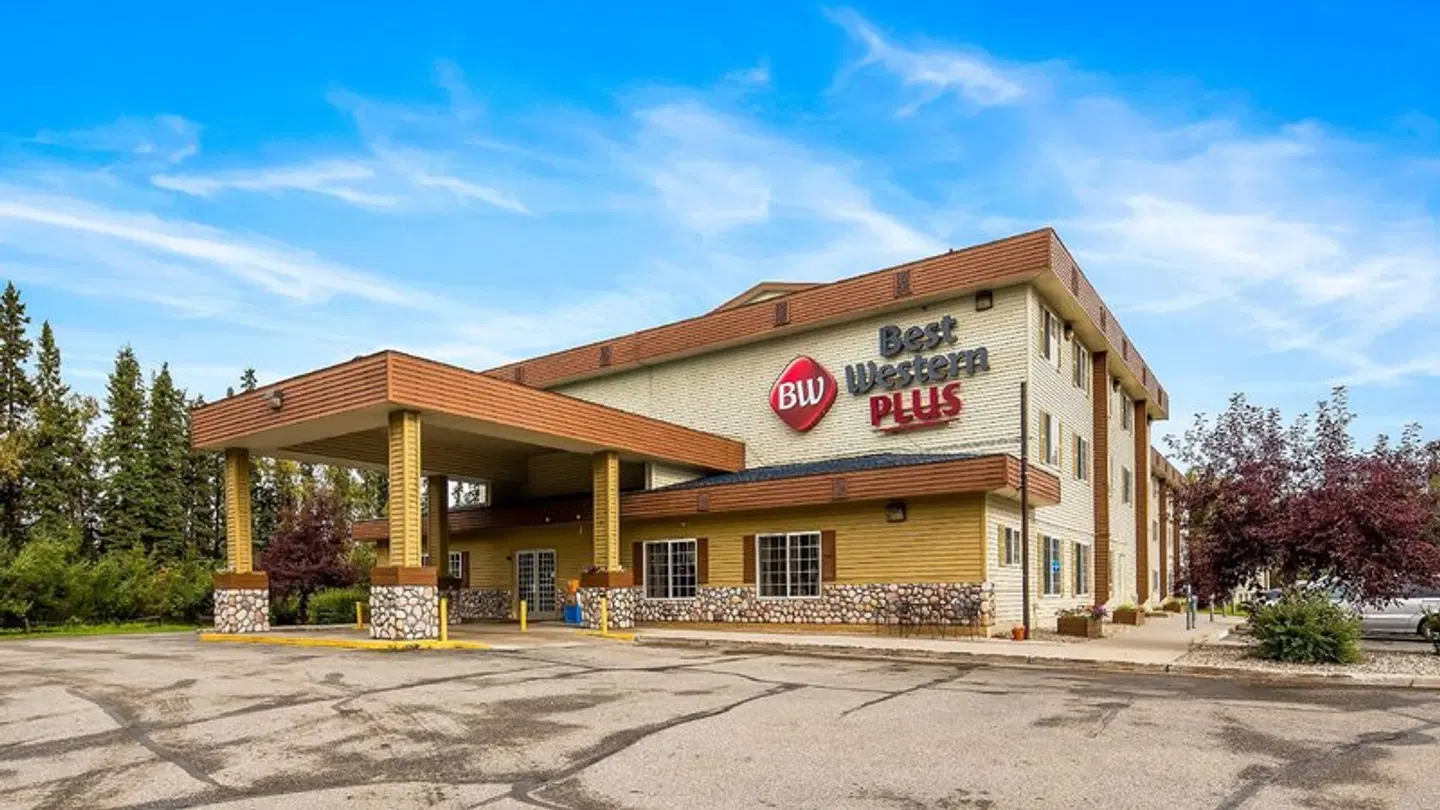 Best Western Plus Pioneer Park Inn EXTERIOR