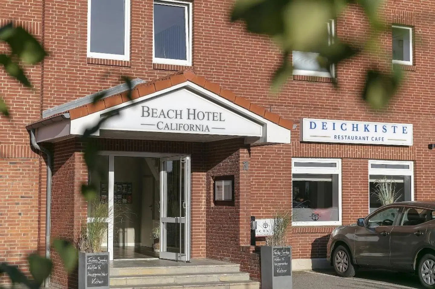 Beach Hotel California EXTERIOR