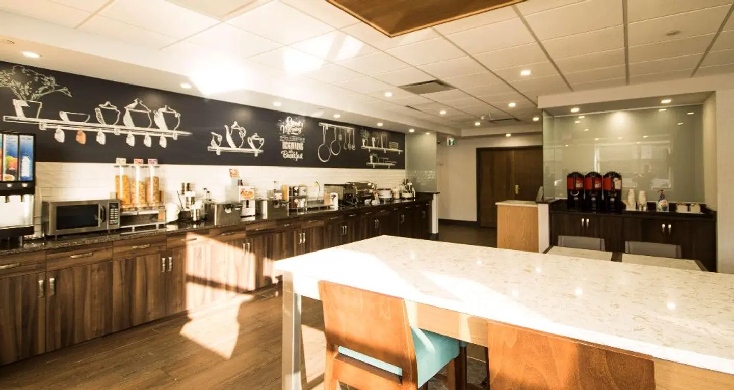 Best Western Plus Suites Downtown Calgary ROOM_EXAMPLE