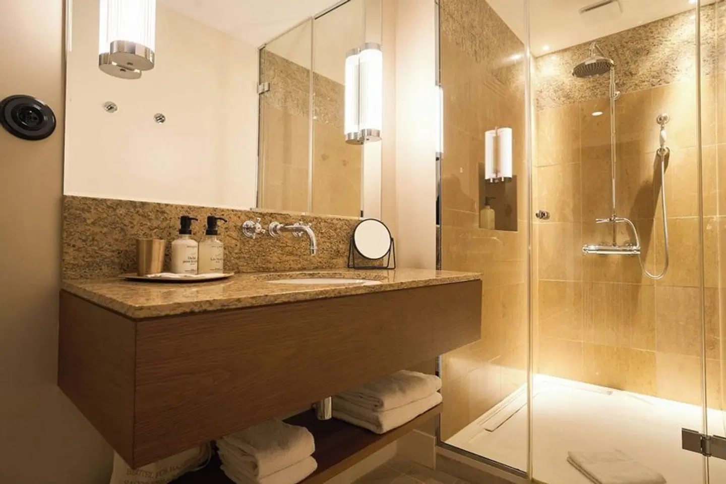 Hotel du Sentier Badezimmer