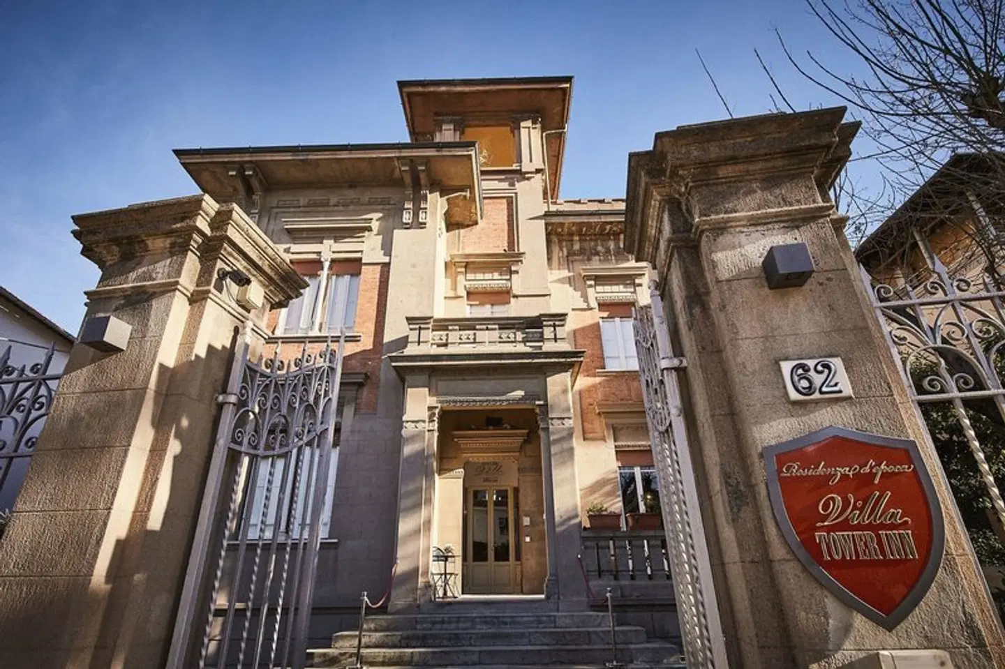 Villa Tower Inn EXTERIOR