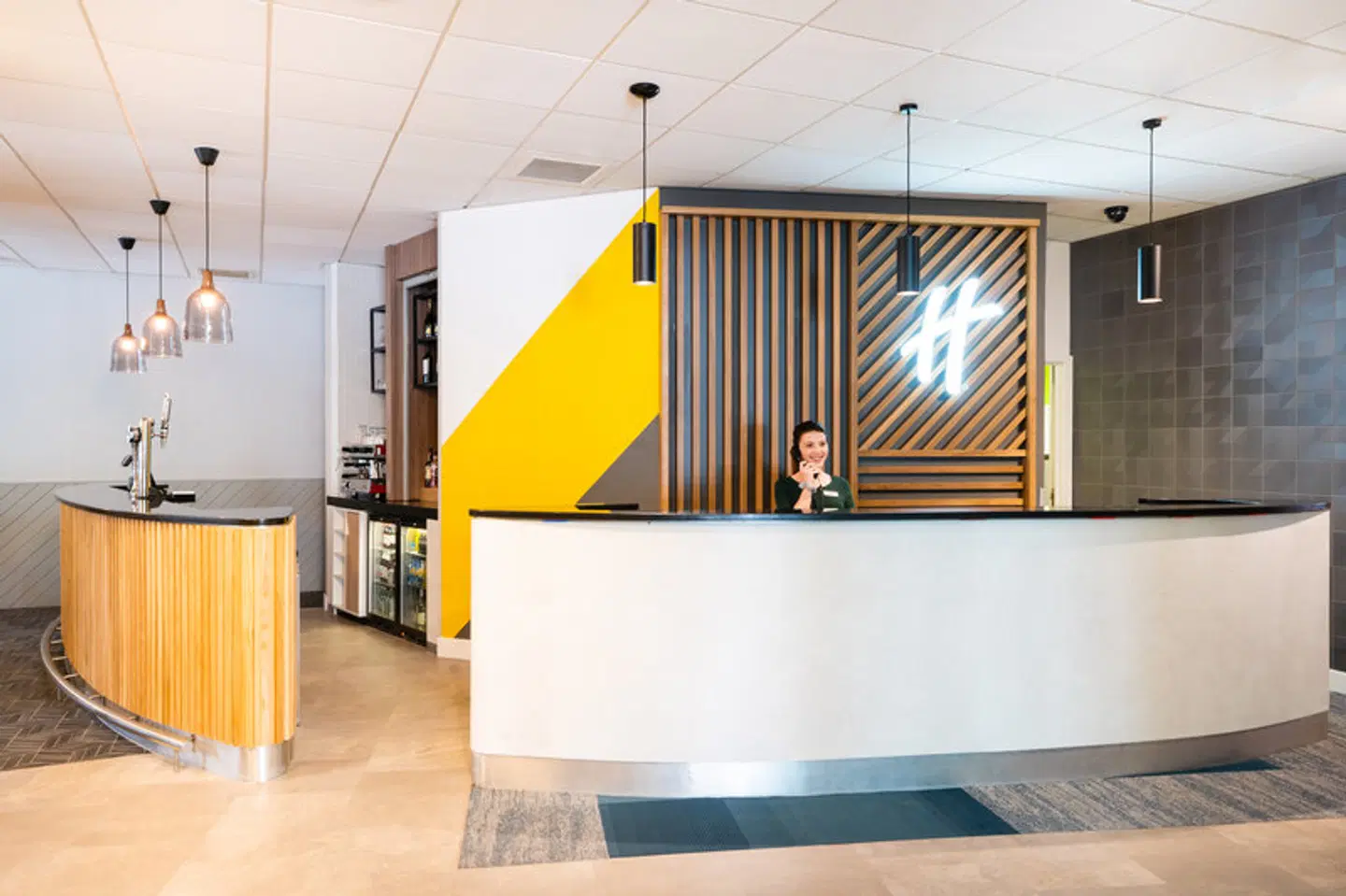 Holiday Inn Bournemouth by IHG LOUNGE_LOBBY
