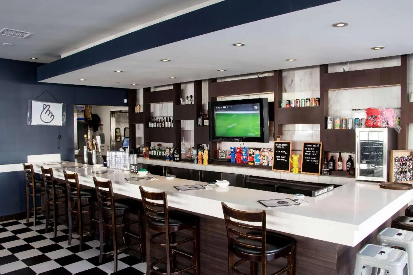 Ramada Wilshire Bar