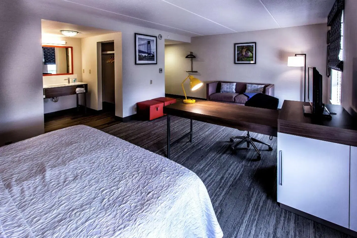 Hampton Inn & Suites Staten Island ROOM_EXAMPLE