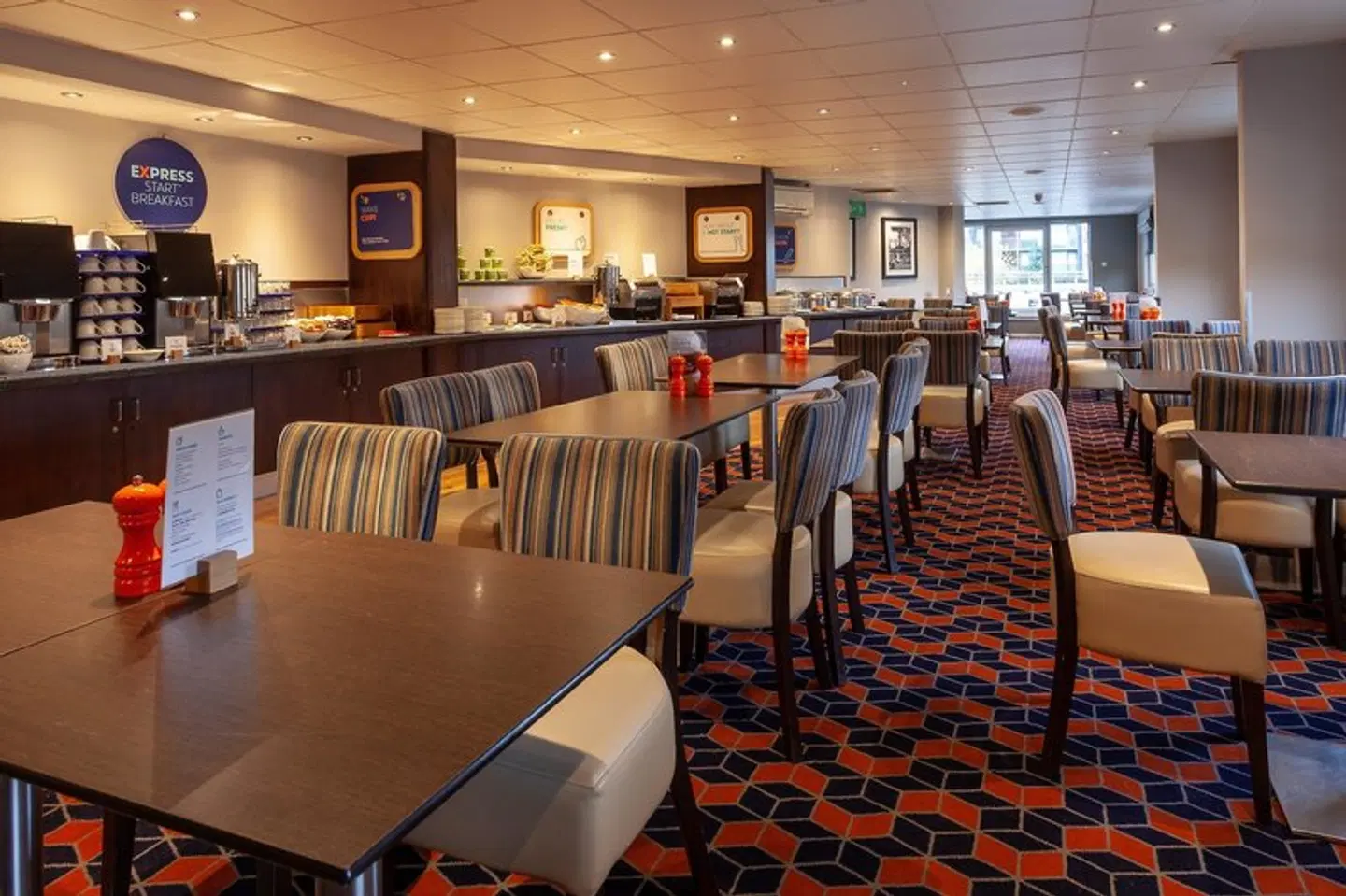 Holiday Inn Express Glasgow - City Center Theatreland by IHG Bar