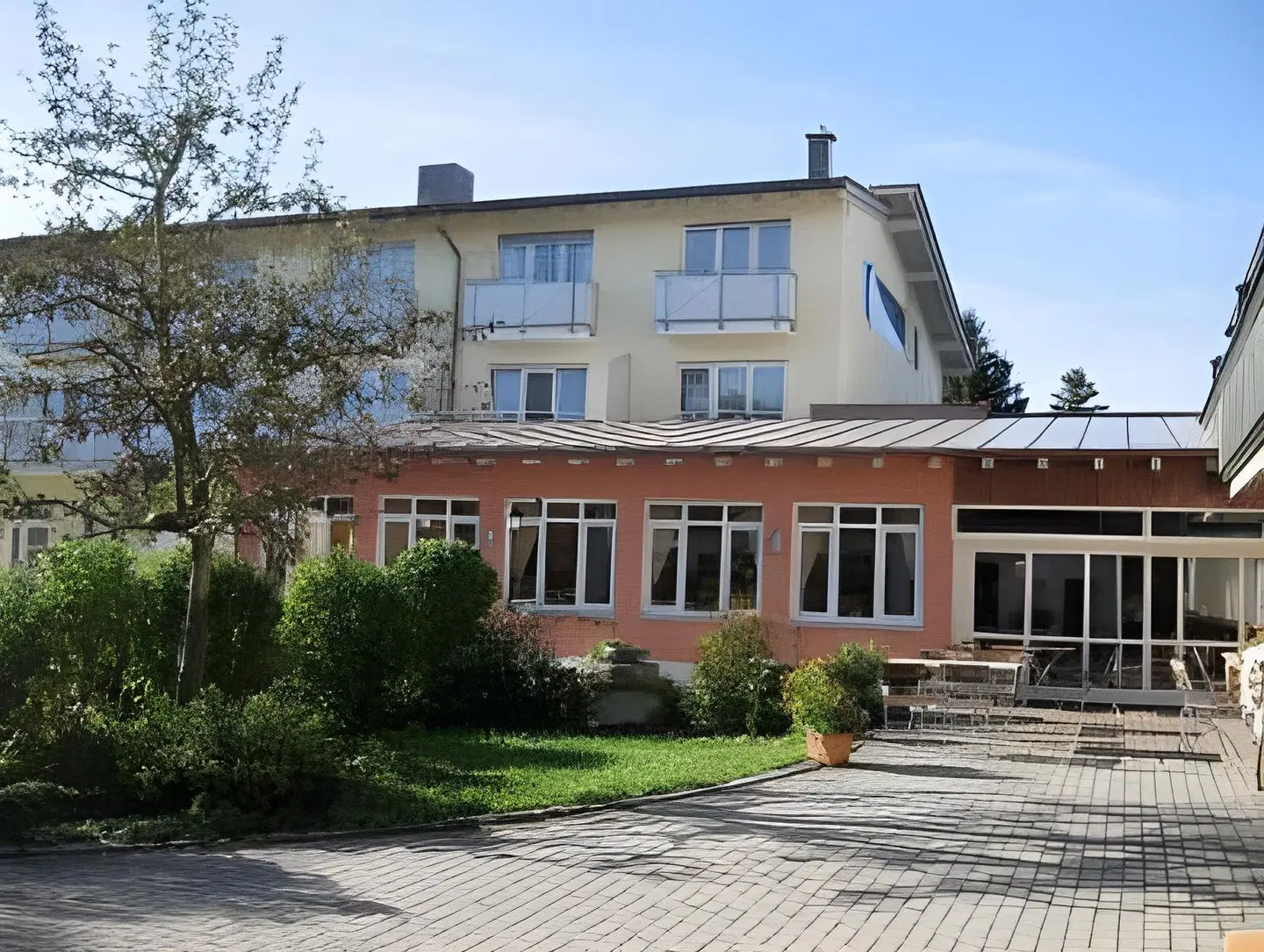 Endhart EXTERIOR