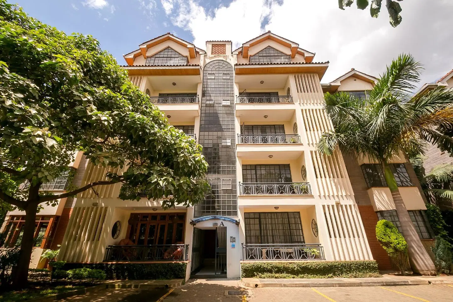 Meltonia Luxury Suites EXTERIOR