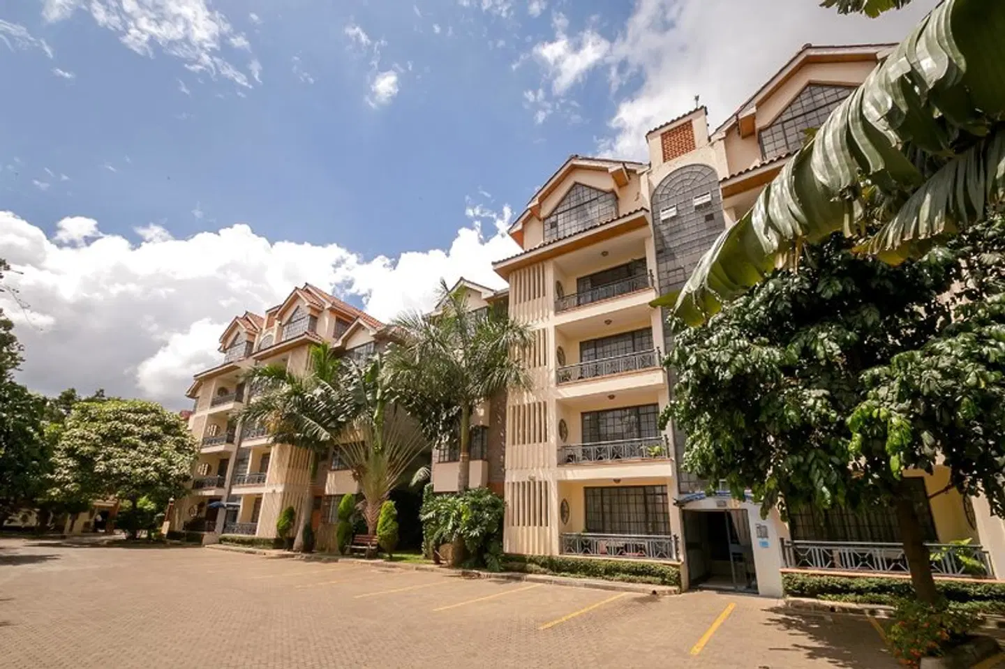 Meltonia Luxury Suites EXTERIOR