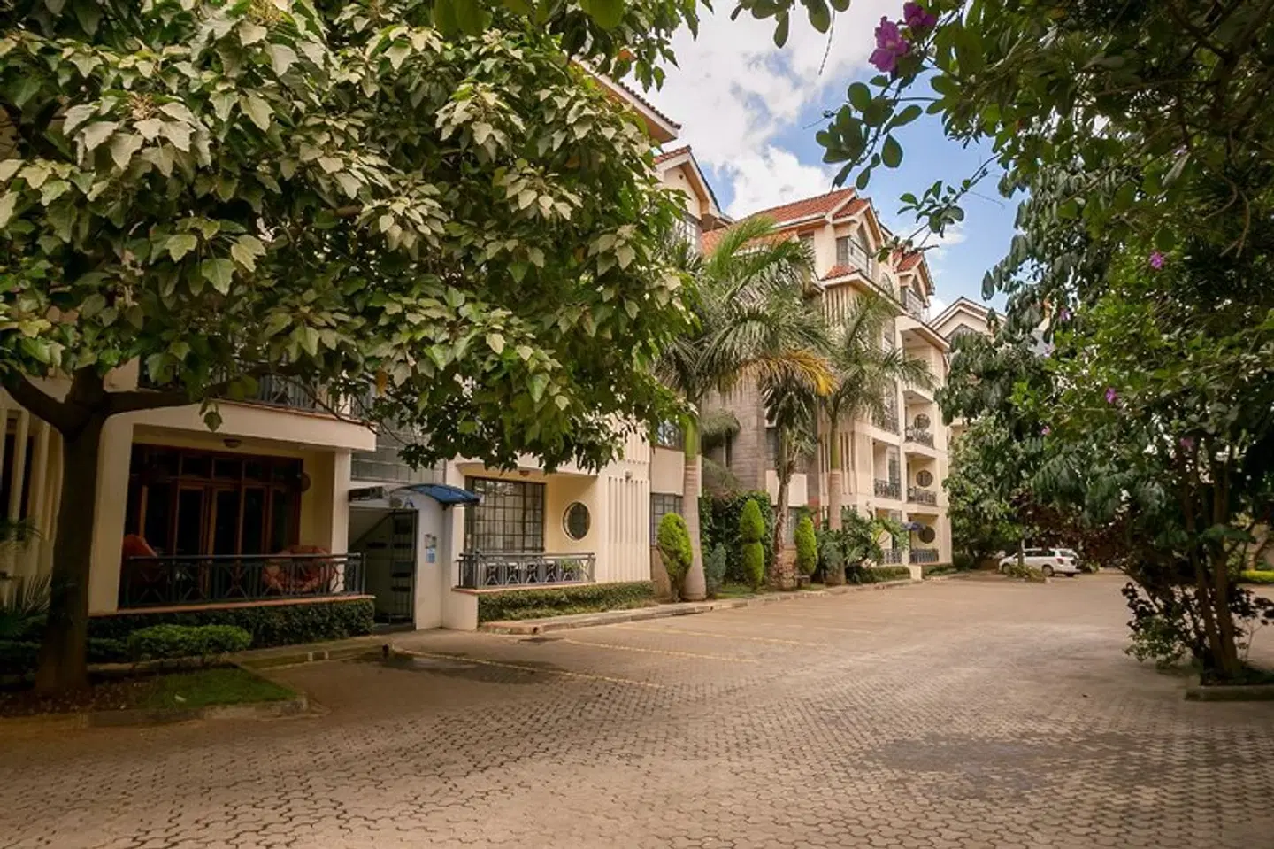 Meltonia Luxury Suites EXTERIOR