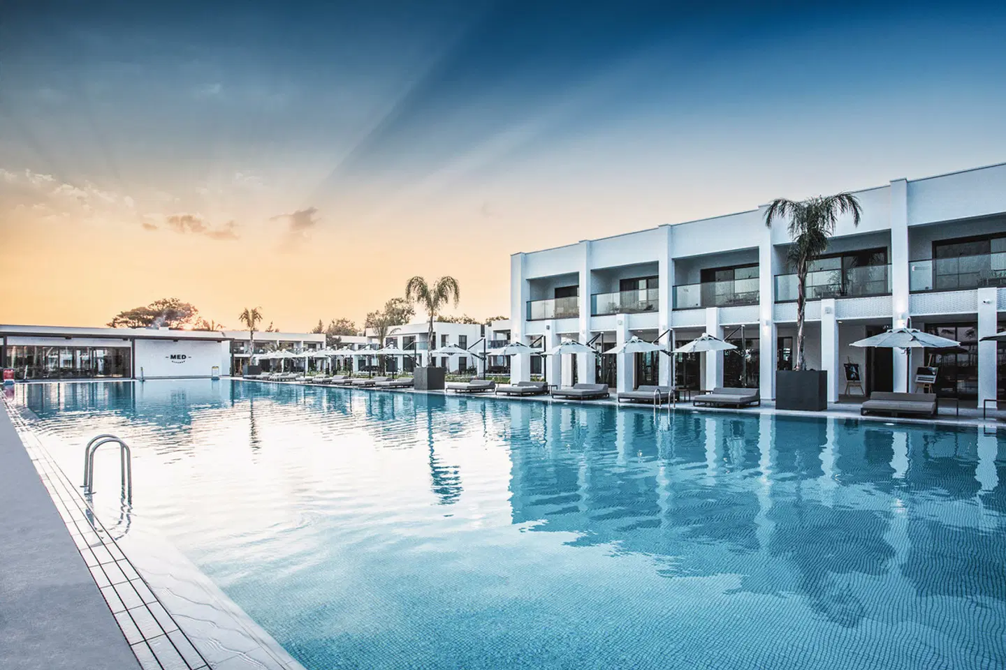 Paloma Finesse OUTDOOR_POOL