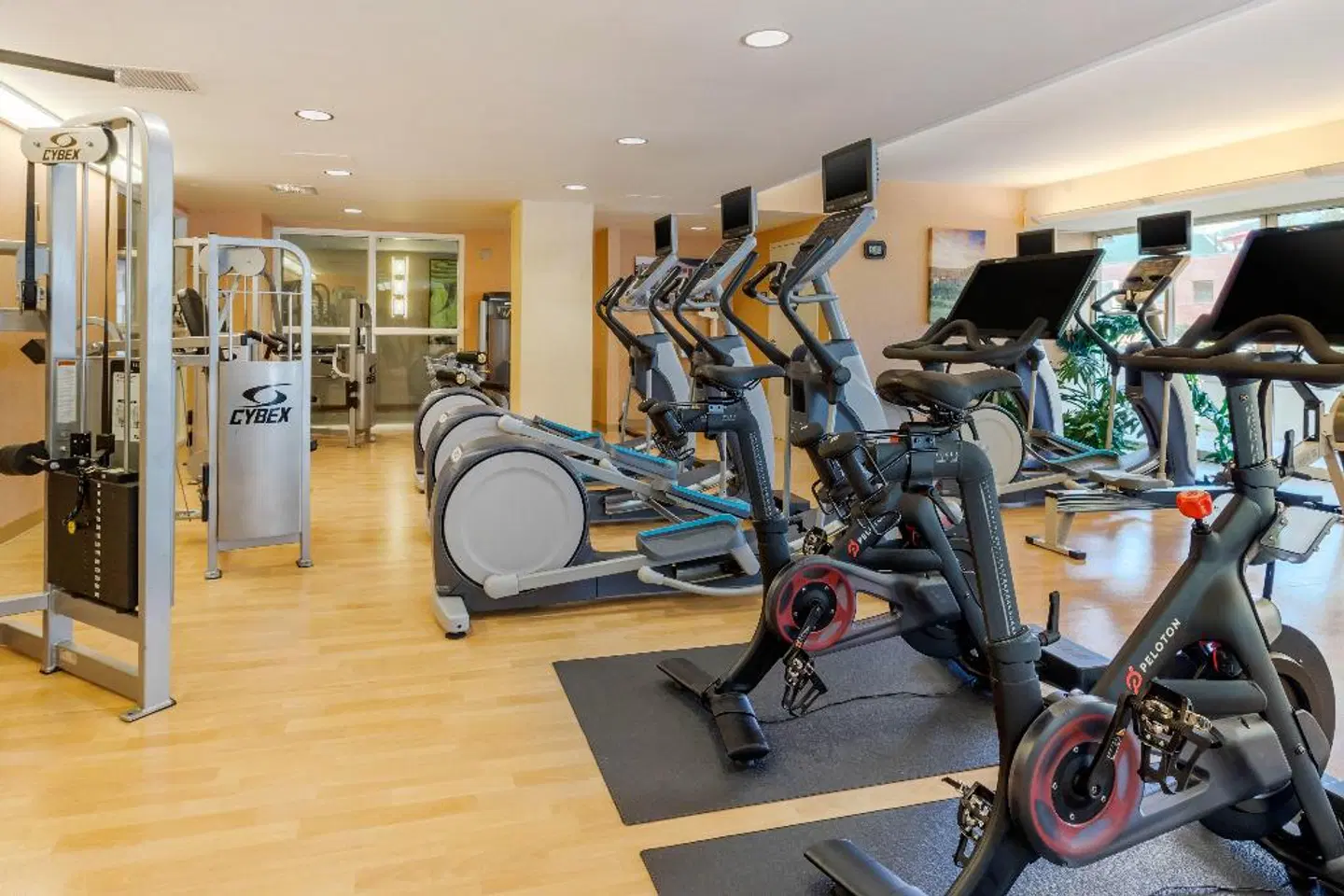 Omni Los Angeles Hotel at California Plaza SPORTS_AND_LEISURE
