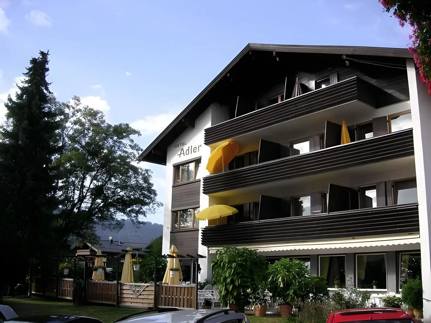 Adler EXTERIOR