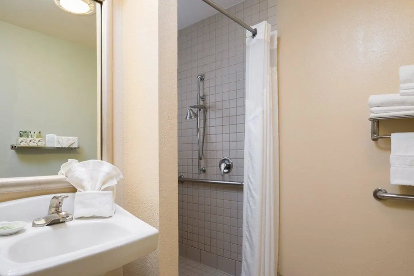 Holiday Inn Express & Suites Santa Clara - Silicon Valley by IHG Badezimmer