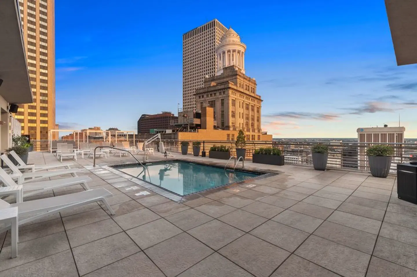 Hilton Garden Inn New Orleans French Quarter/CBD OUTDOOR_POOL