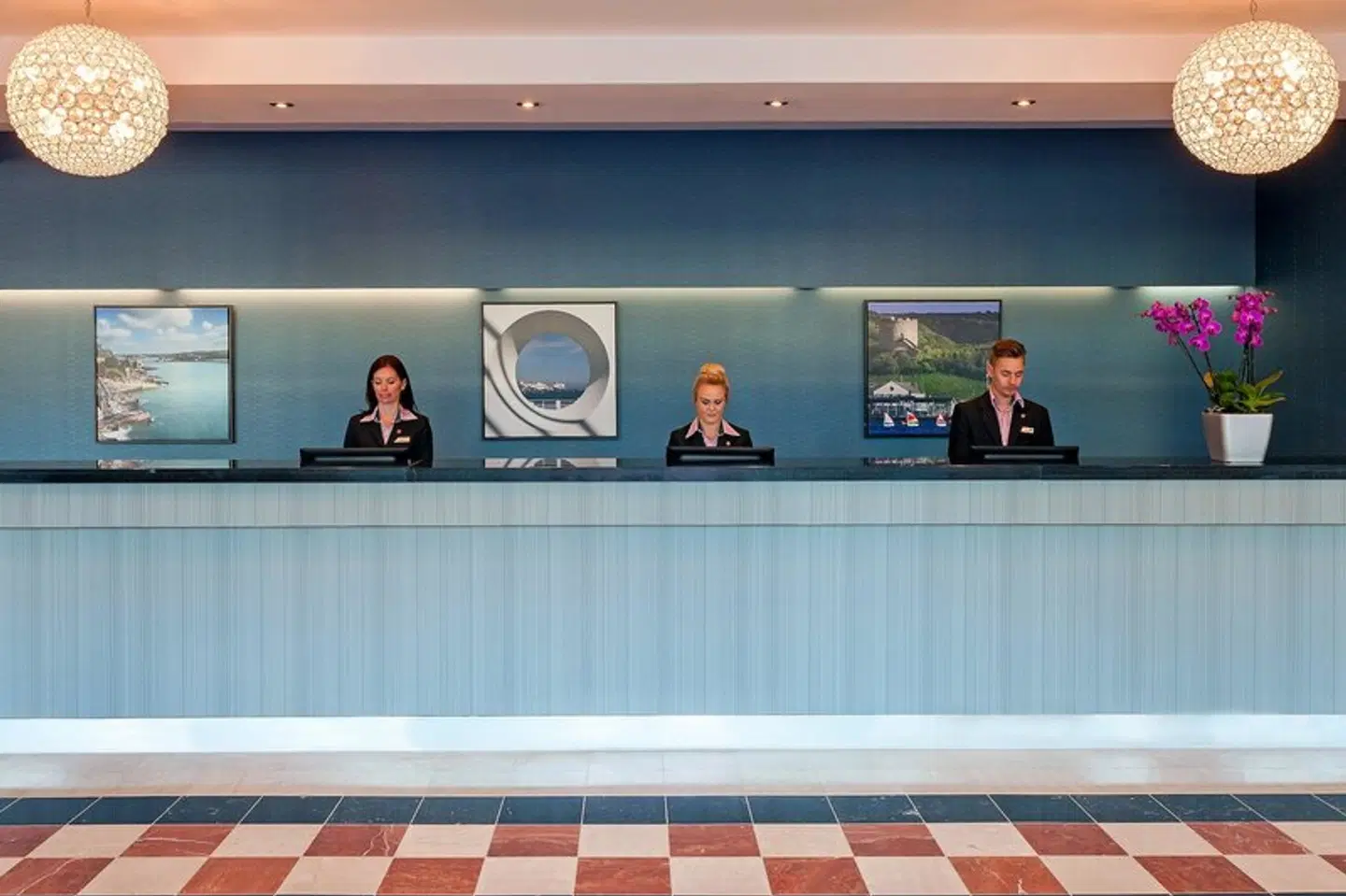 Jurys Inn Plymouth LOUNGE_LOBBY