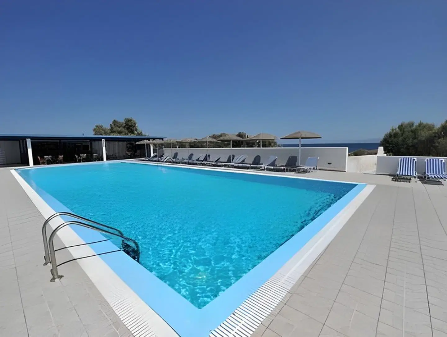 Blue Bay Villas OUTDOOR_POOL