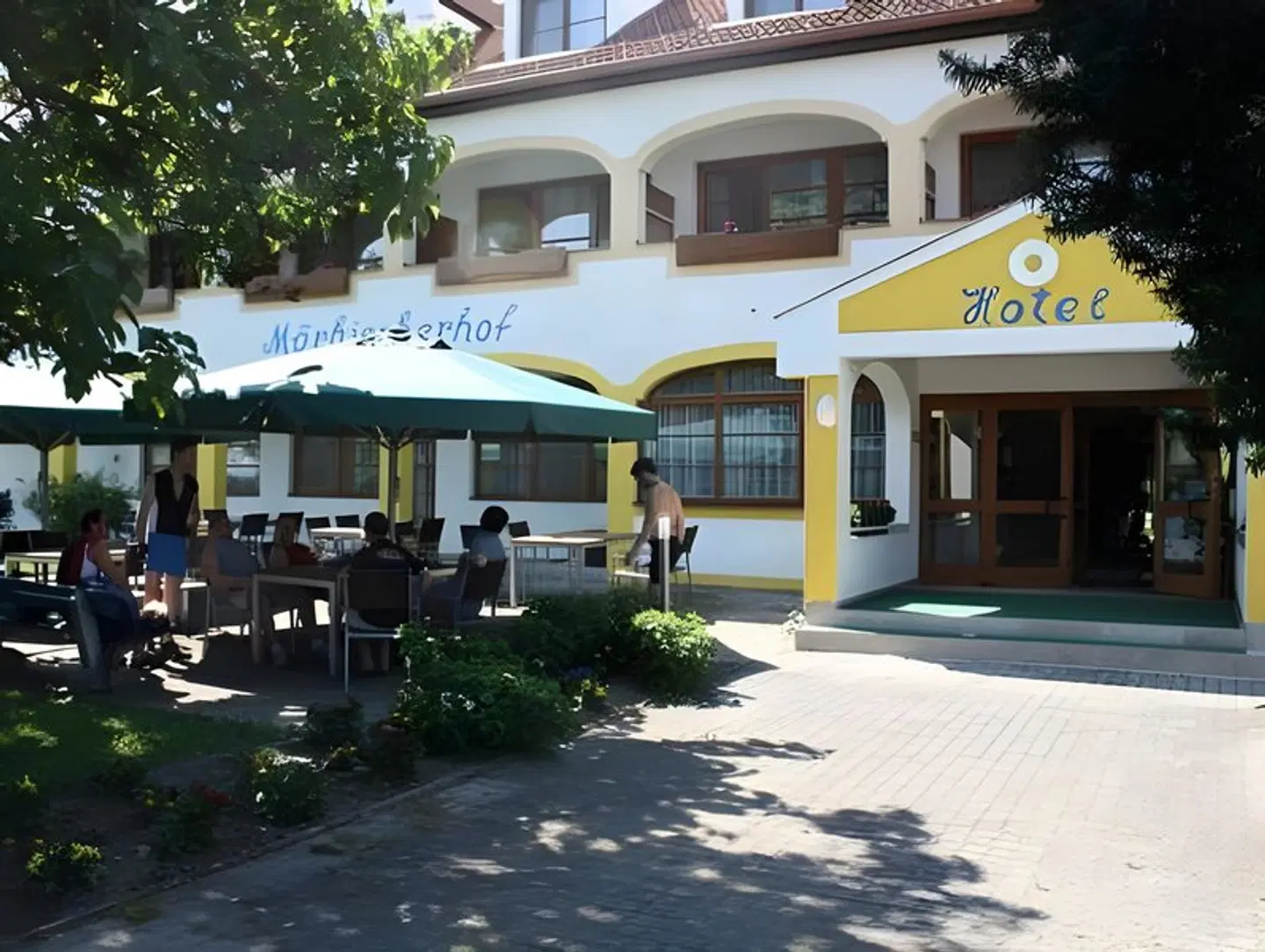 Hotel Mörbischerhof EXTERIOR