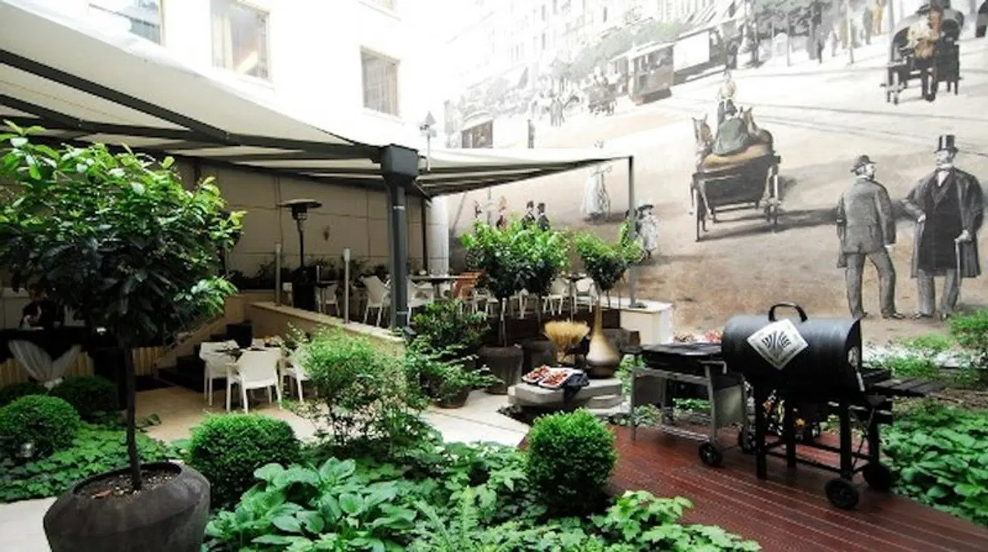 Continental Hotel Budapest Garten